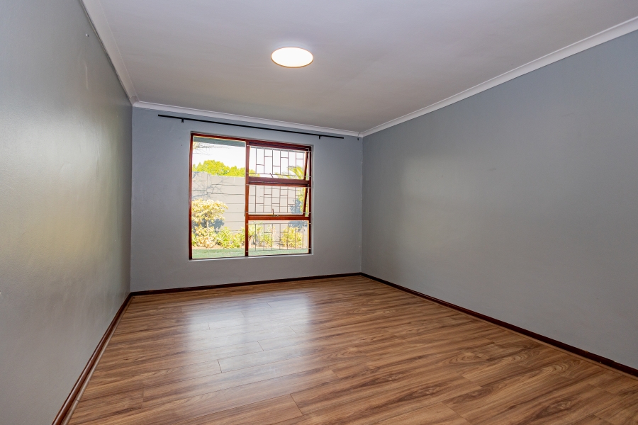 5 Bedroom Property for Sale in De Bron Western Cape